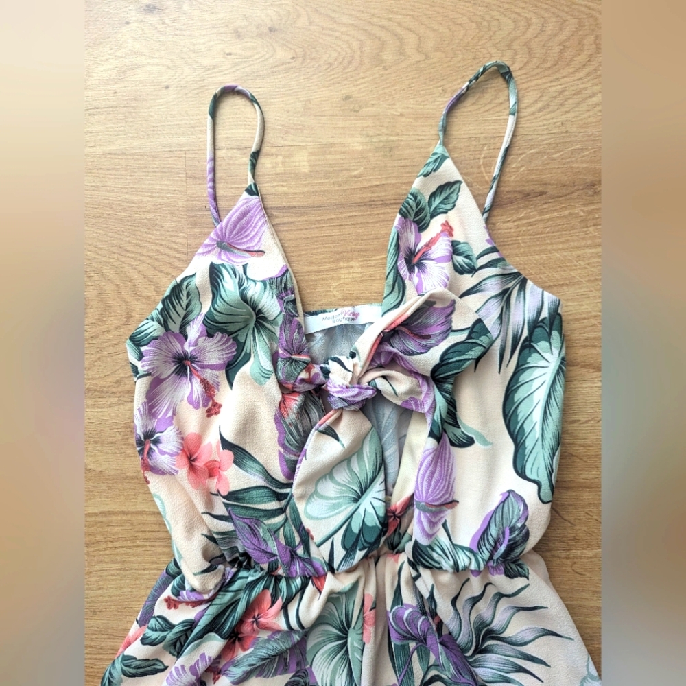 NWOT Hibiscus Key Hole Floral Romper - Picture 3 of 5